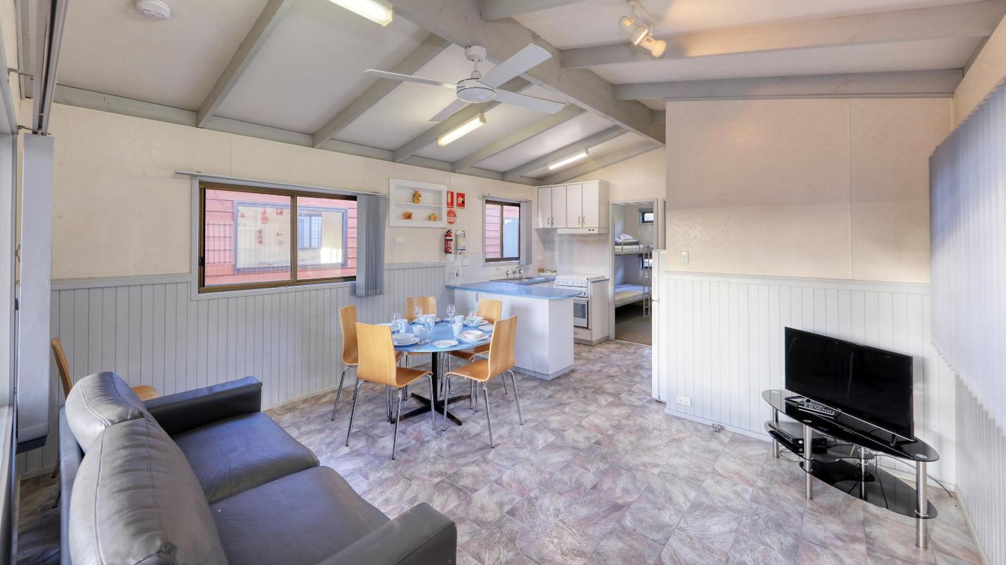 Yarrawonga Riverlands Tourist Park Room photo
