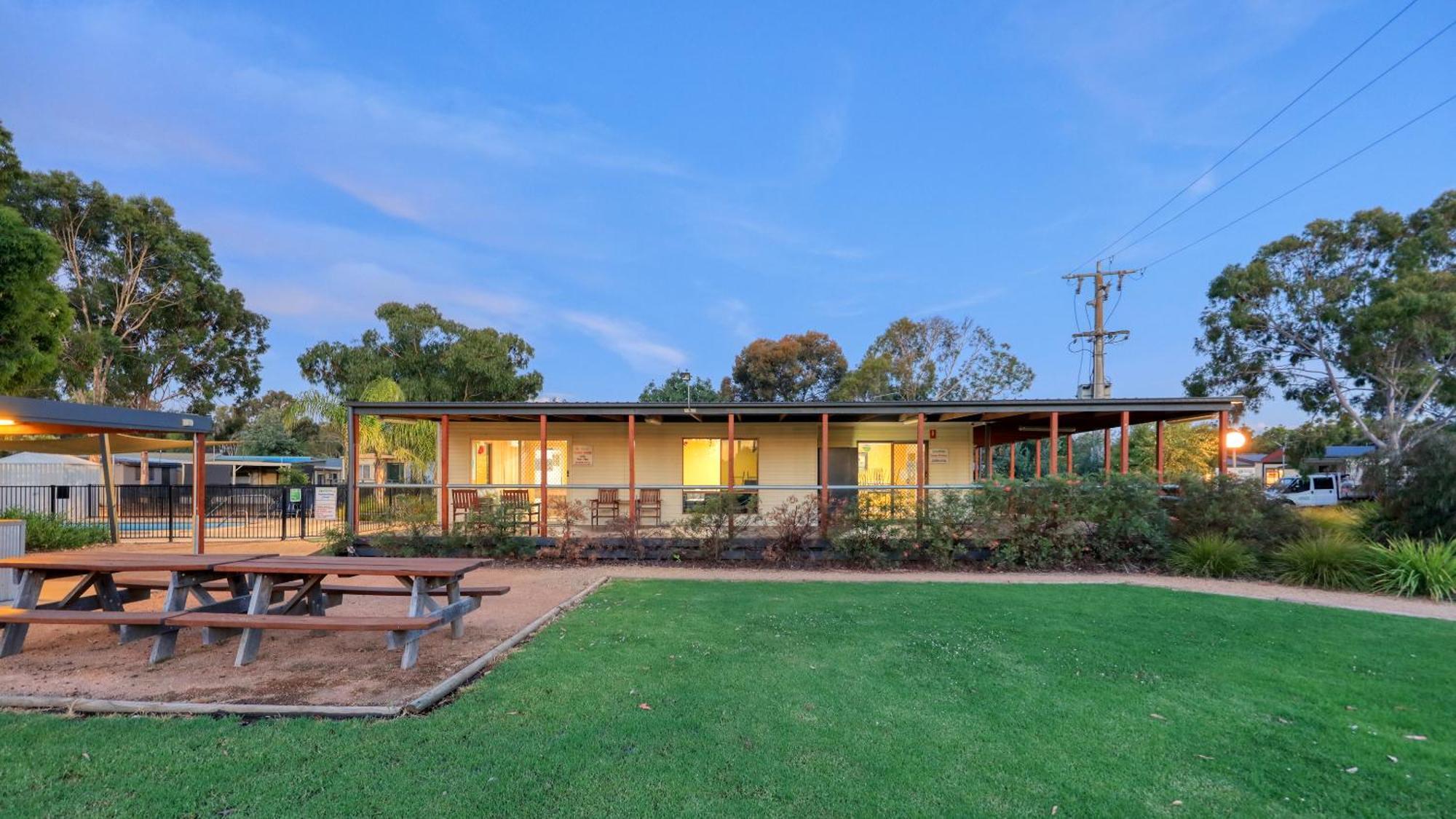 Yarrawonga Riverlands Tourist Park Exterior photo