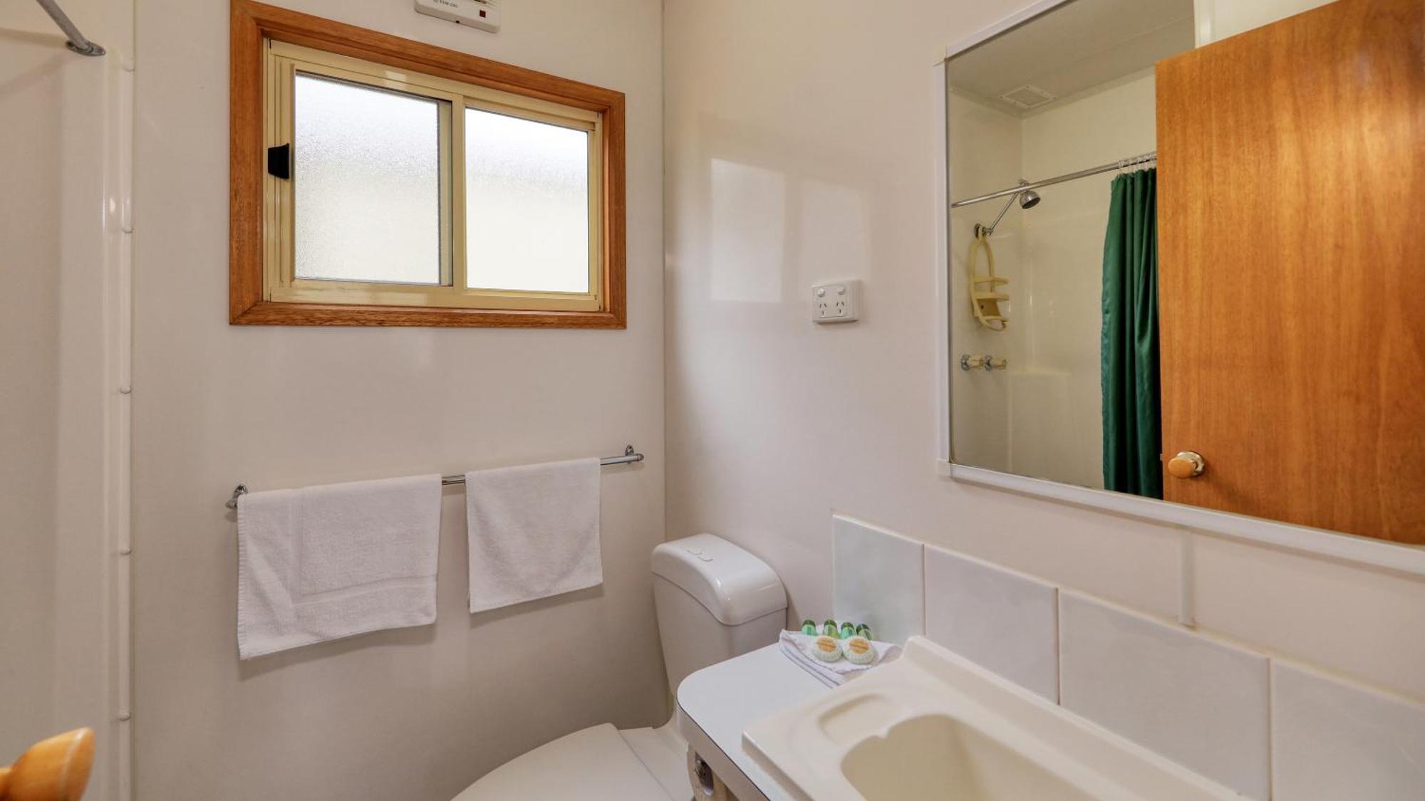 Yarrawonga Riverlands Tourist Park Room photo