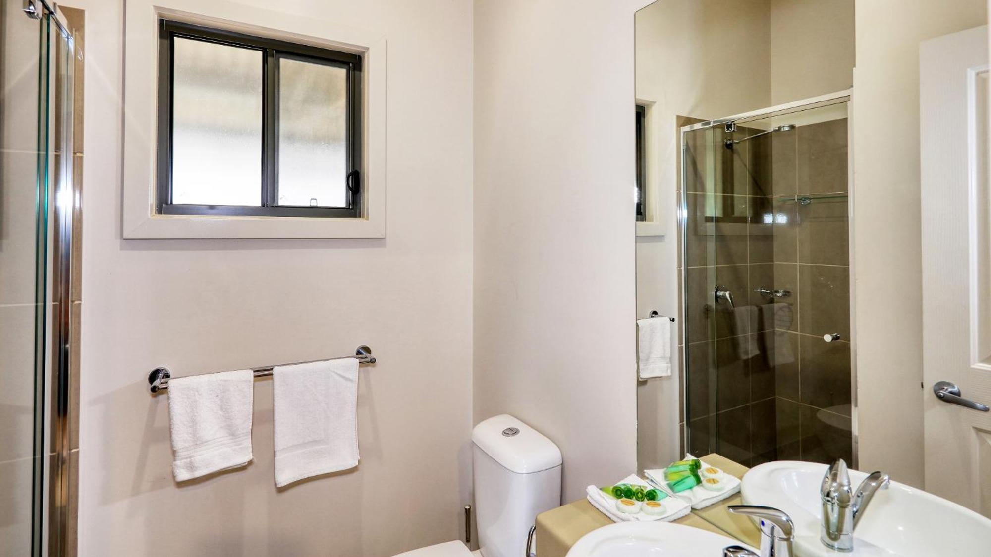 Yarrawonga Riverlands Tourist Park Room photo