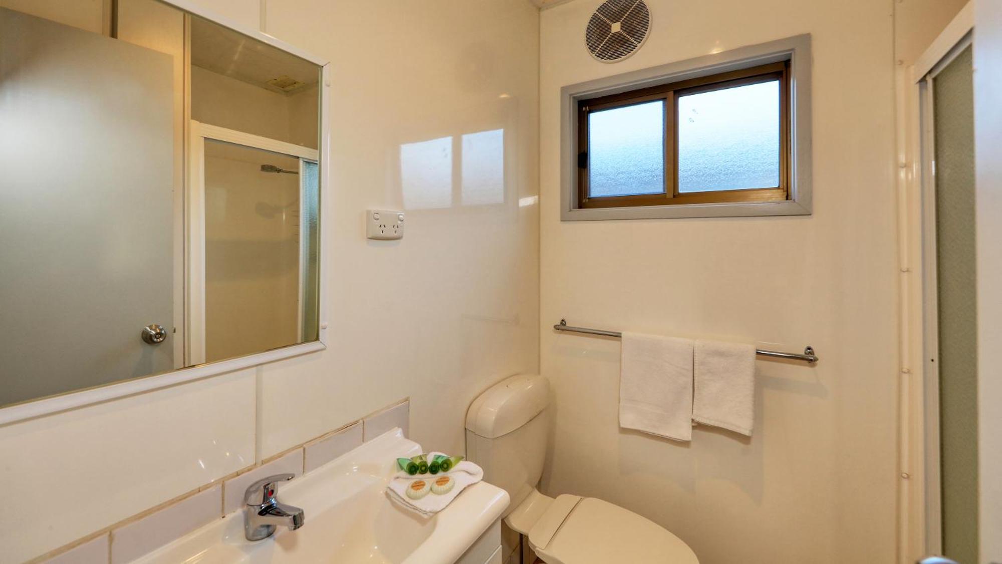 Yarrawonga Riverlands Tourist Park Room photo