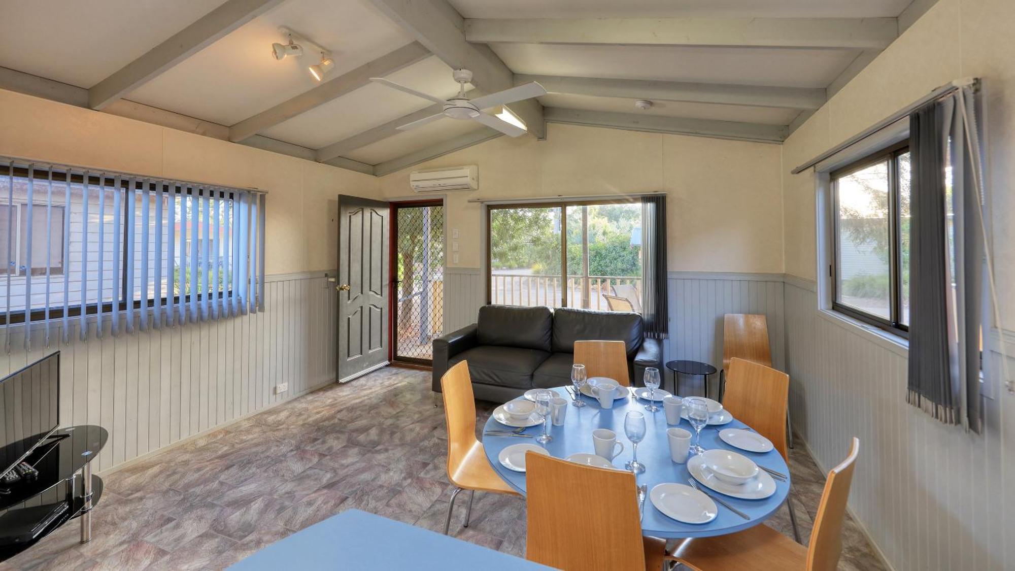 Yarrawonga Riverlands Tourist Park Room photo