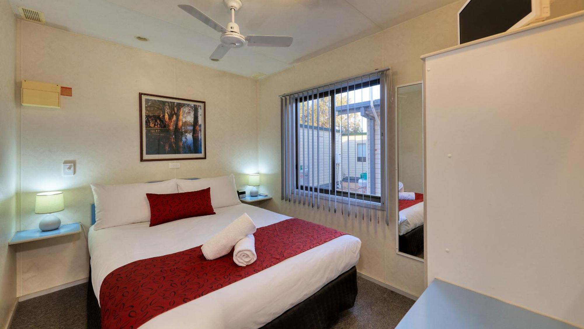 Yarrawonga Riverlands Tourist Park Room photo